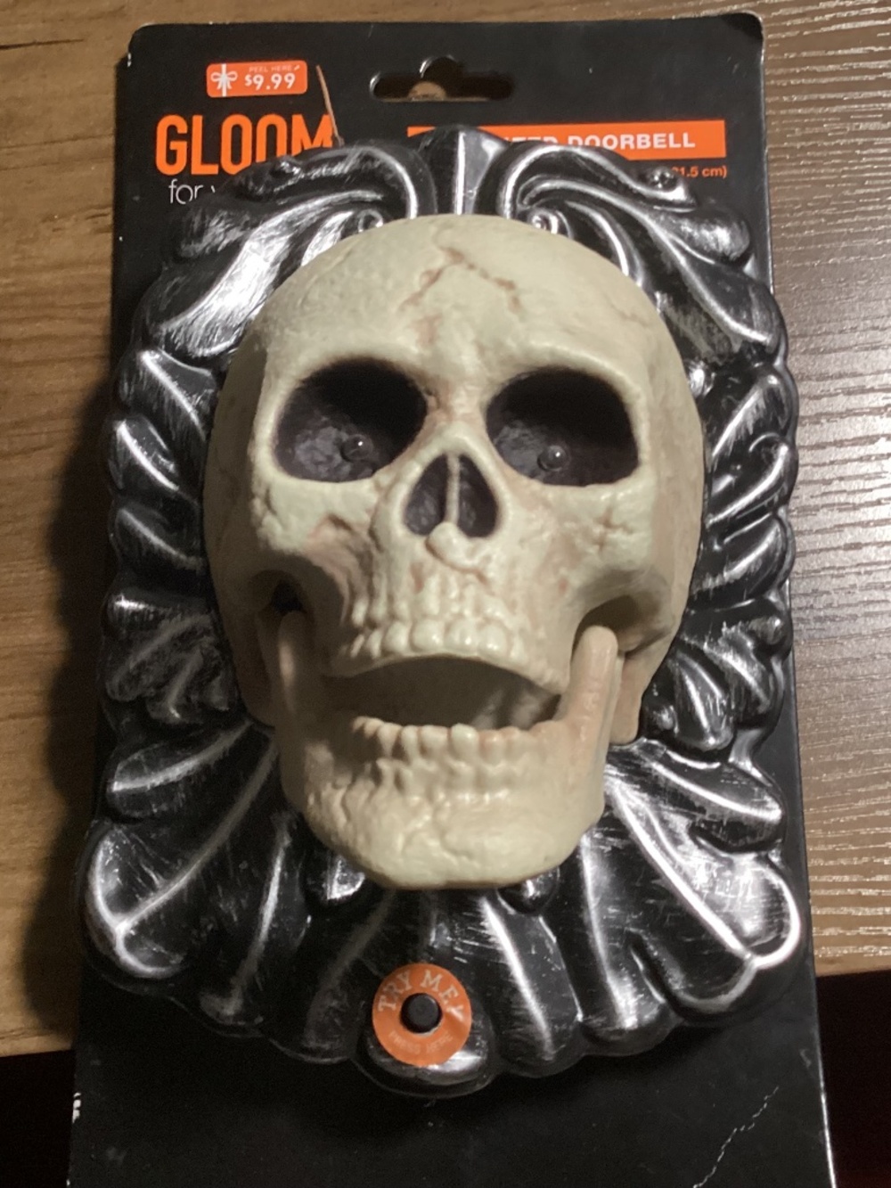 Halloween animated skull decor/doorbell New Batteries included